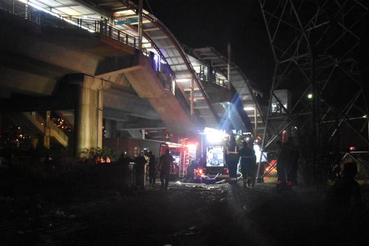 Tcdd Deposundaki Yangın Nedeniyle İzban Seferleri Durduruldu