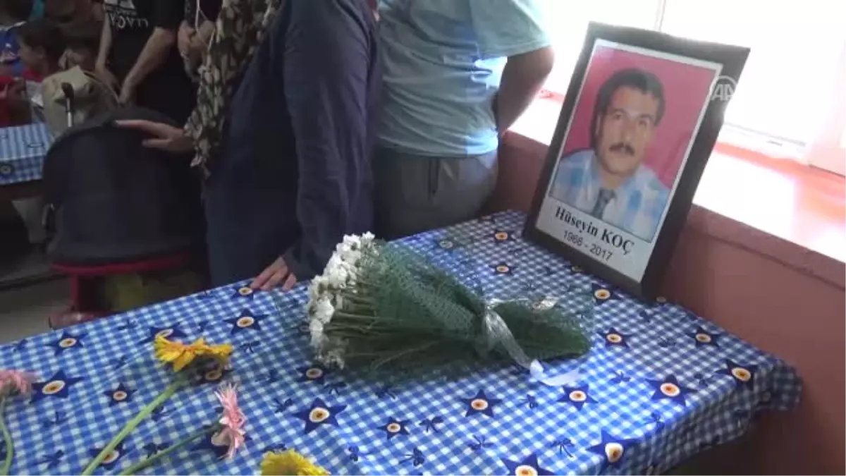 Trafik Kazasında Ölen Öğretmen İçin Anma Töreni