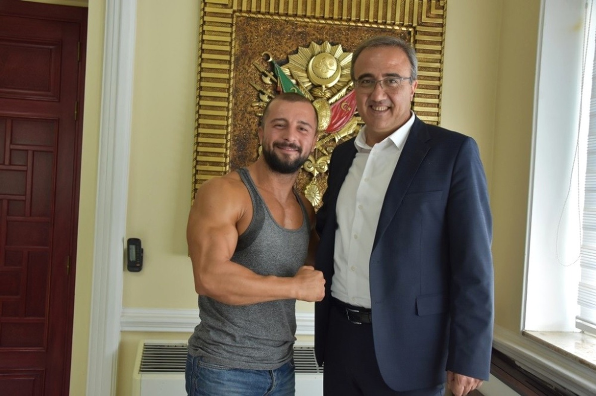 Vücut Geliştirme Sporcusundan Gençlere Nasihat