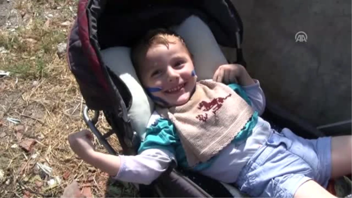 3 Yaşındaki Engelli Çocuğa Yatak Hediye Edildi