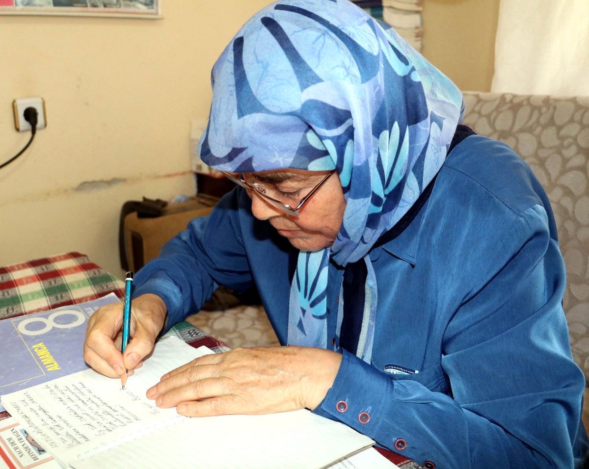 72 Yaşında Lise Mezunu Oldu: Şimdi Almanca Öğreniyor