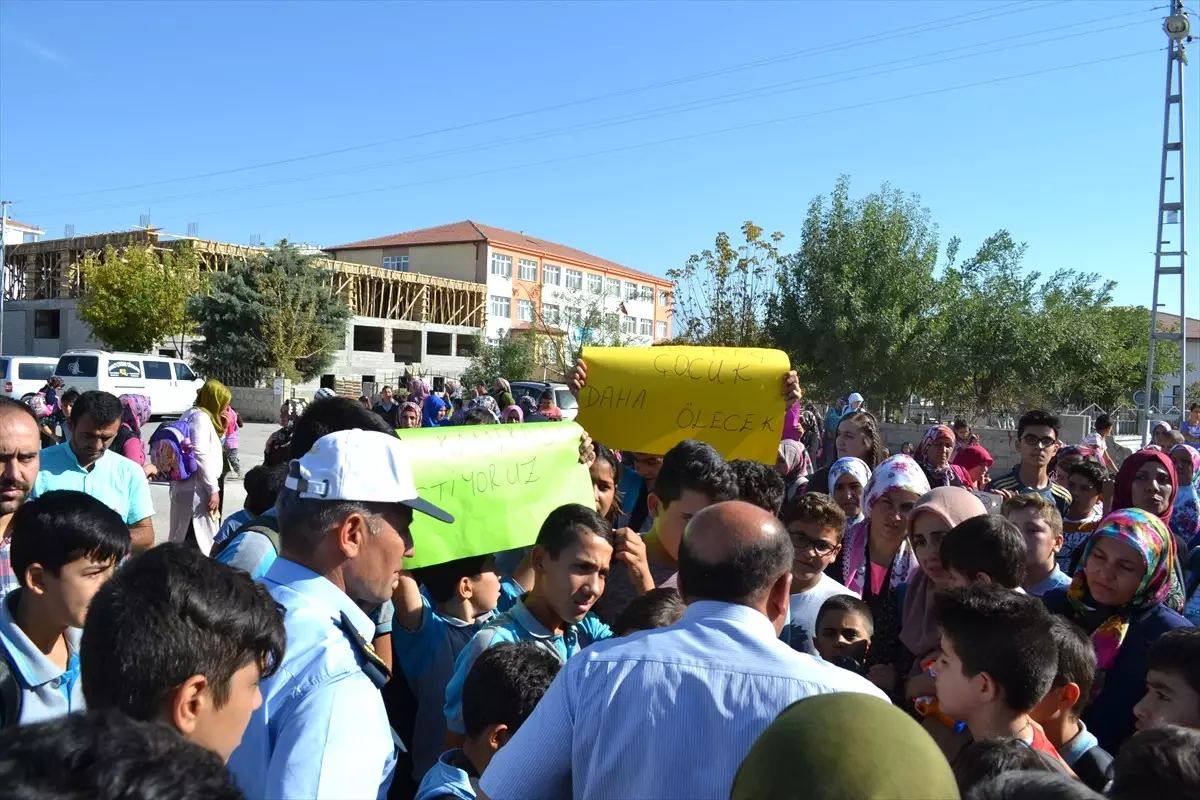 Aksaray\'da Ölümlü Kaza Sonrası Yol Kapatma Eylemi