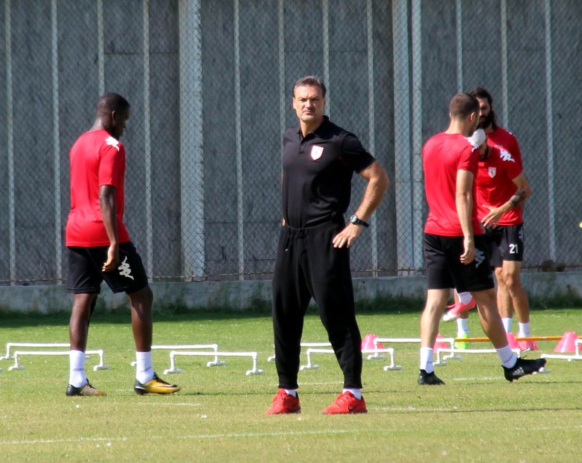 Alpay Özalan\'dan Basına Sınırlama
