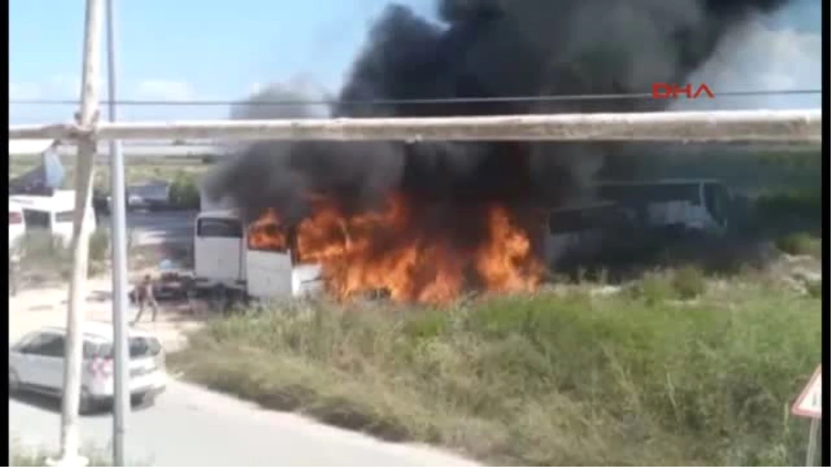 Antalya Park Alanında Yangın Çıktı, 4 Otobüs Yandı