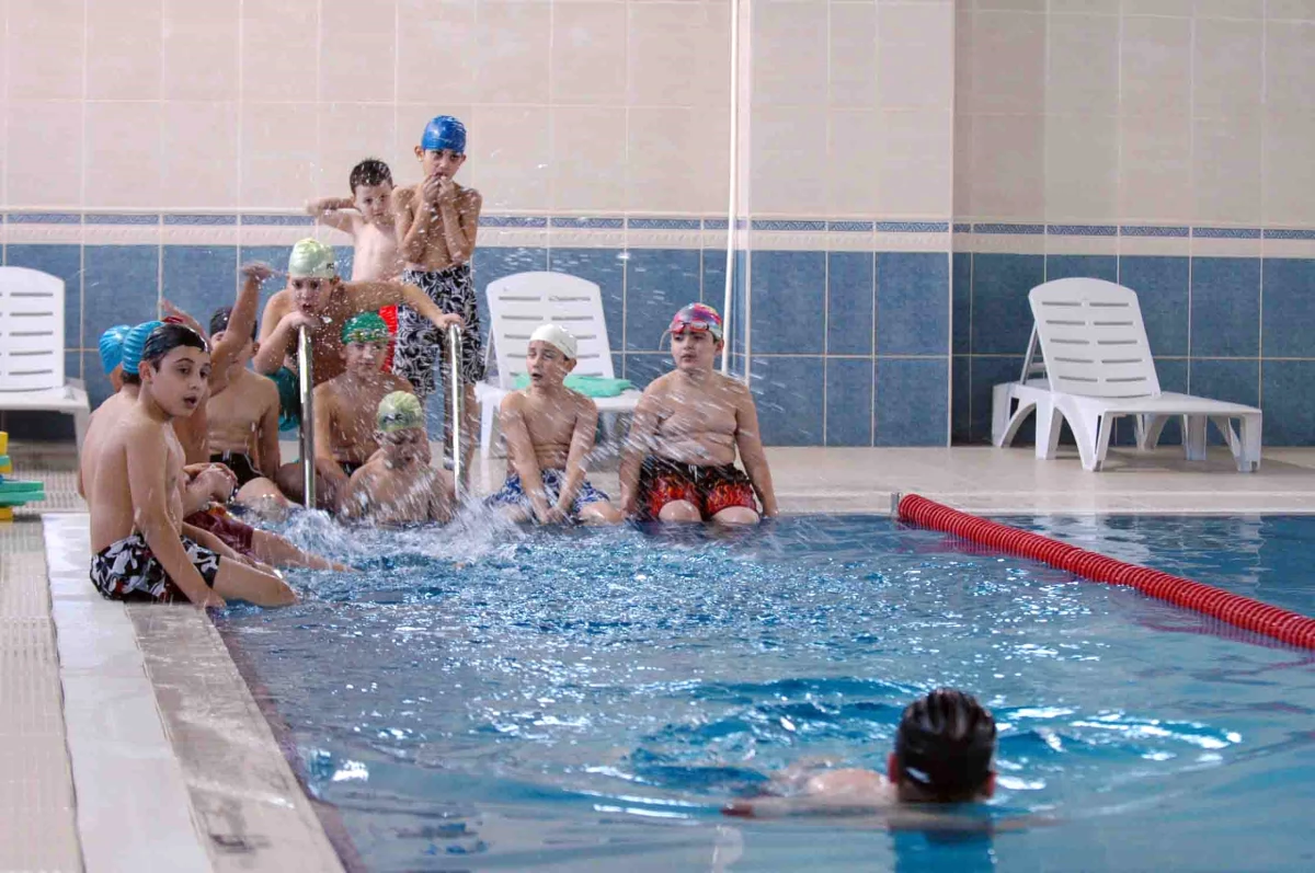 "Bağcılar\'da Öğrenciler Havuzlardan Ücretsiz Yararlanıyor"