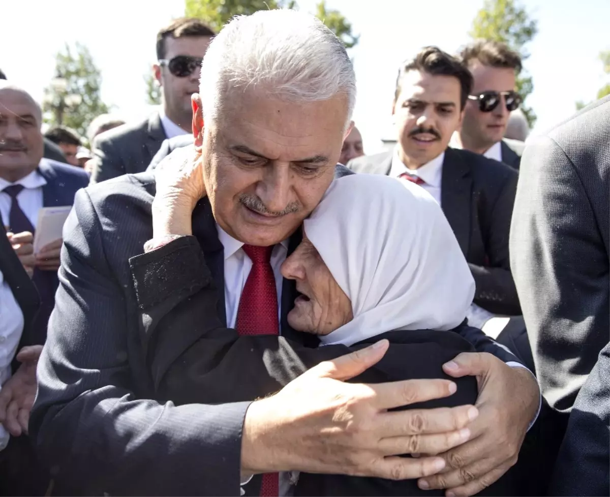 Başbakan Yıldırım Cuma Namazını Hacı Bayram Camii\'nde Kıldı