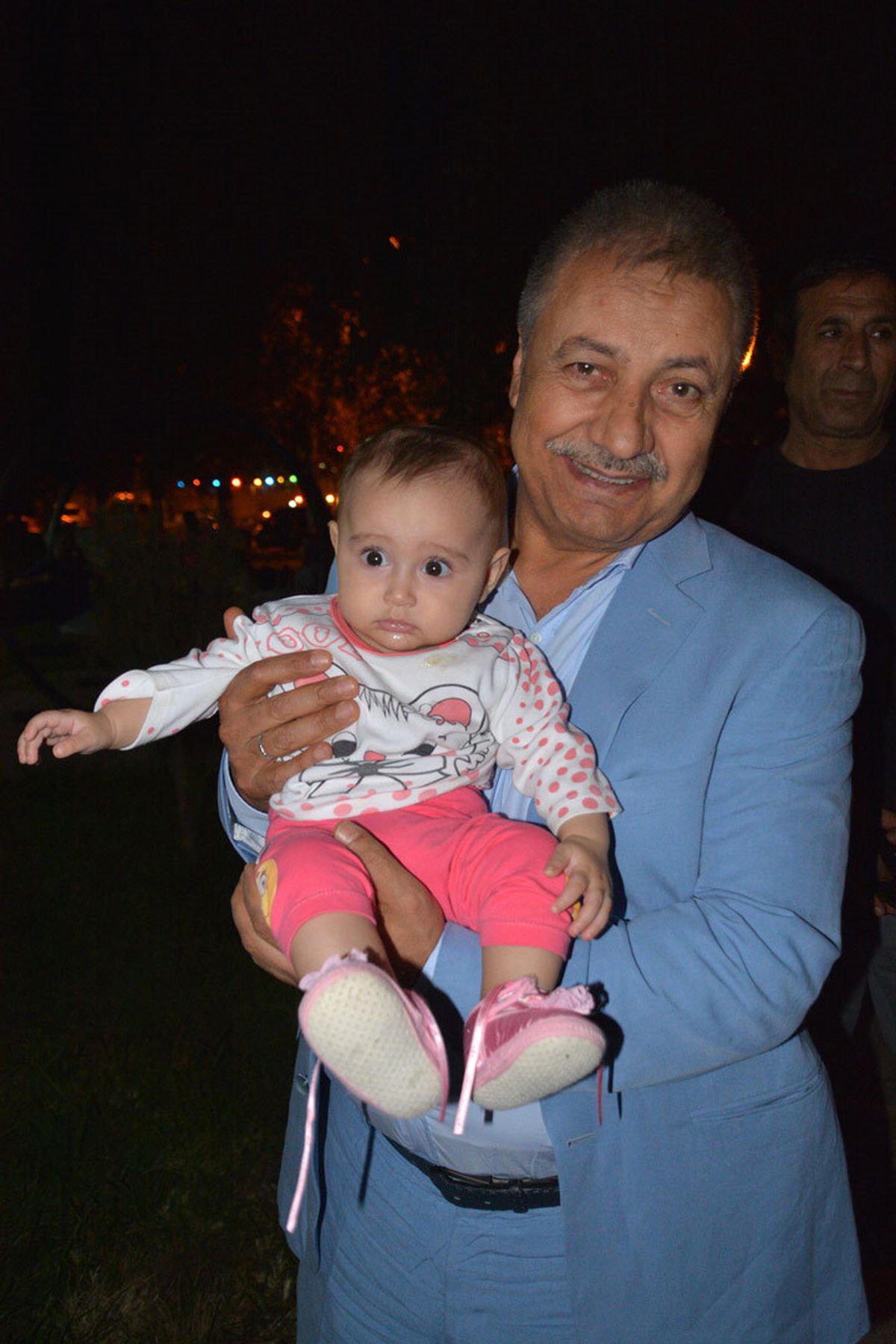 Başkan Pınarbaşı\'na Sahil Park\'ta Sevgi Seli