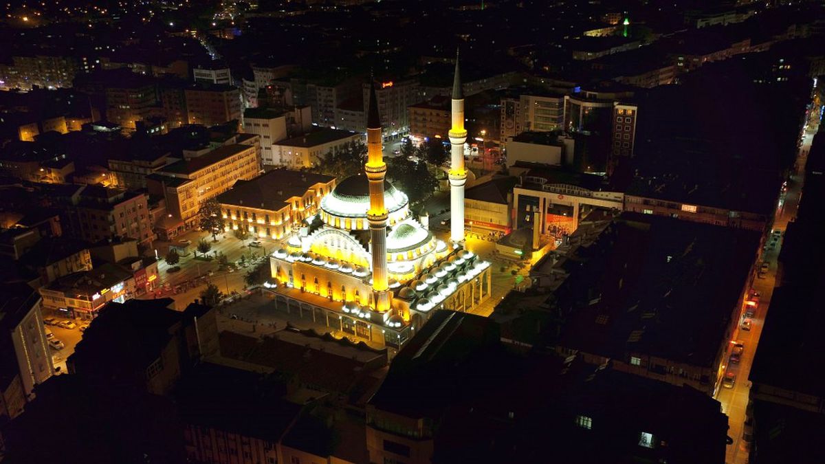 Başkan Yanılmaz\'dan İzzetpaşa Camii Önerisi