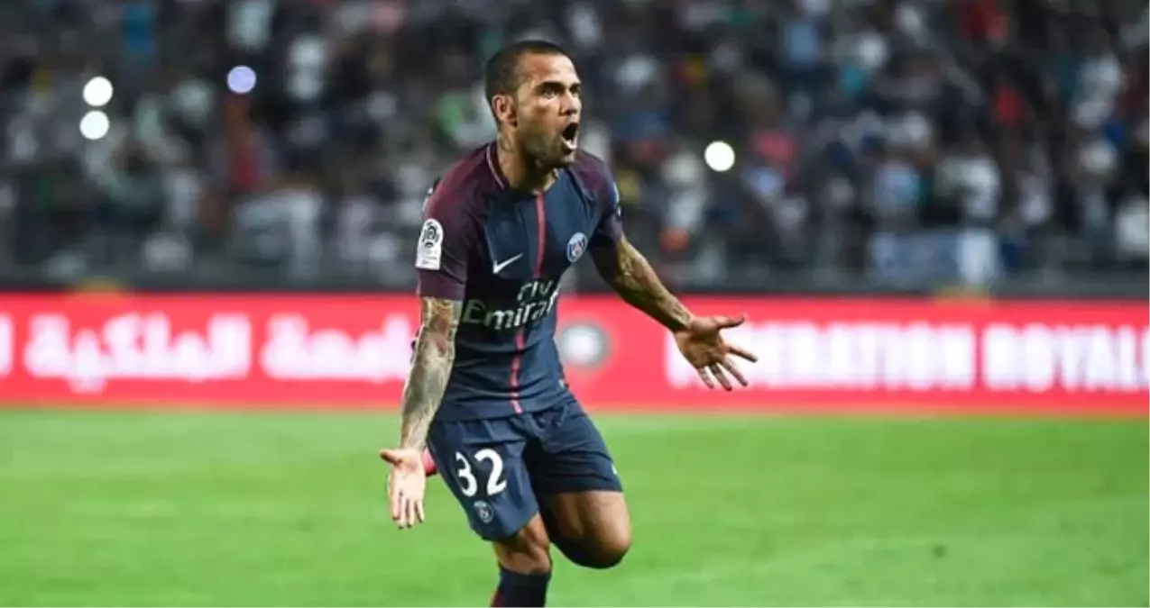 Dani Alves\'ten Kendisini Eleştiren Diego Forlan\'a Sert Yanıt