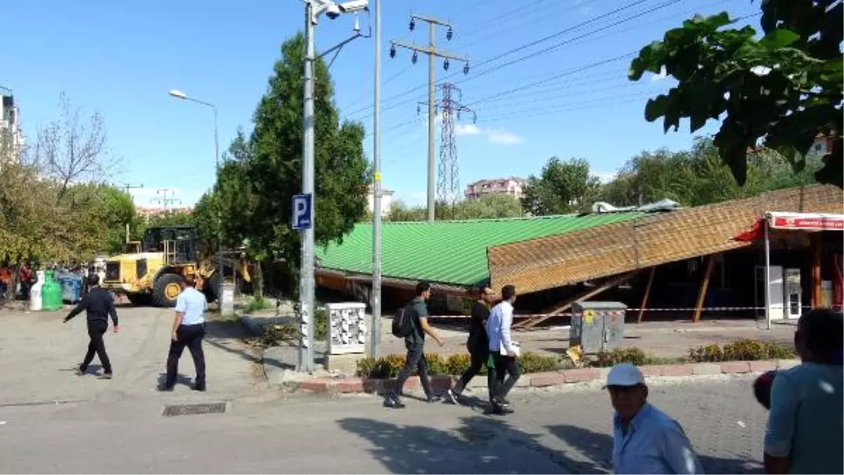 Edirne\'de Yeşil Alana Yapılan Kaçak Yapı Yıkıldı