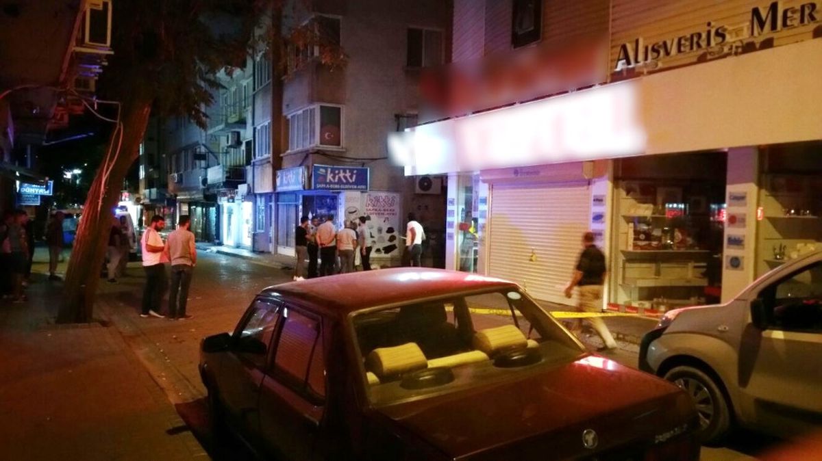 Edremit\'te Bir Gecede 3 Mağazaya Silahlı Saldırı