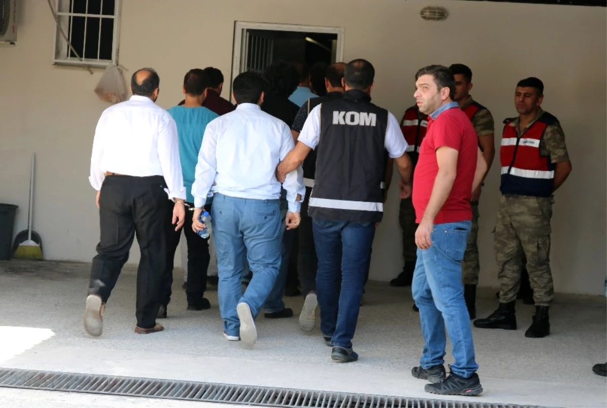 Elazığ\'daki Fetö Operasyonu: 13 Kişi Tutuklandı, 12 Şüpheli Daha Adliyeye Sevk Edildi