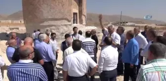 Eski Bakan ve Bürokratlar Hasankeyf'i Gezdi