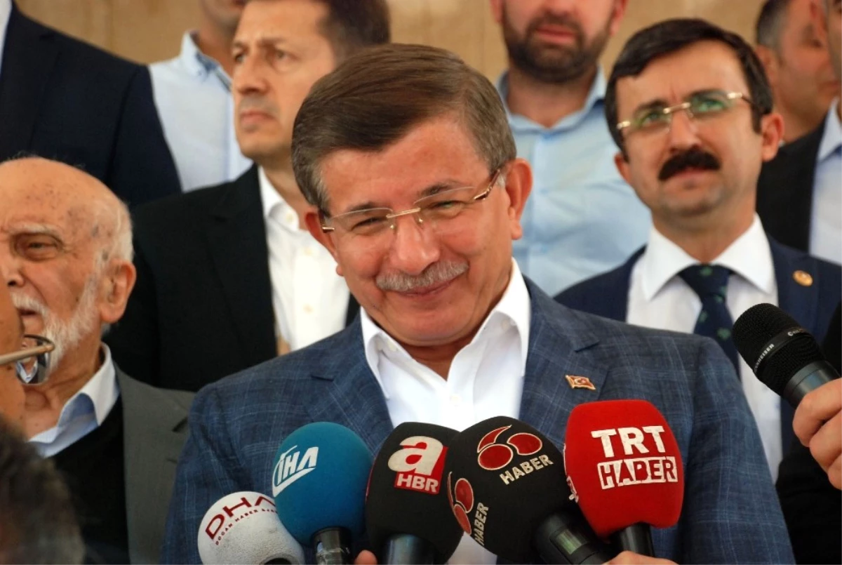 Eski Başbakan Ahmet Davutoğlu Tokat\'ta