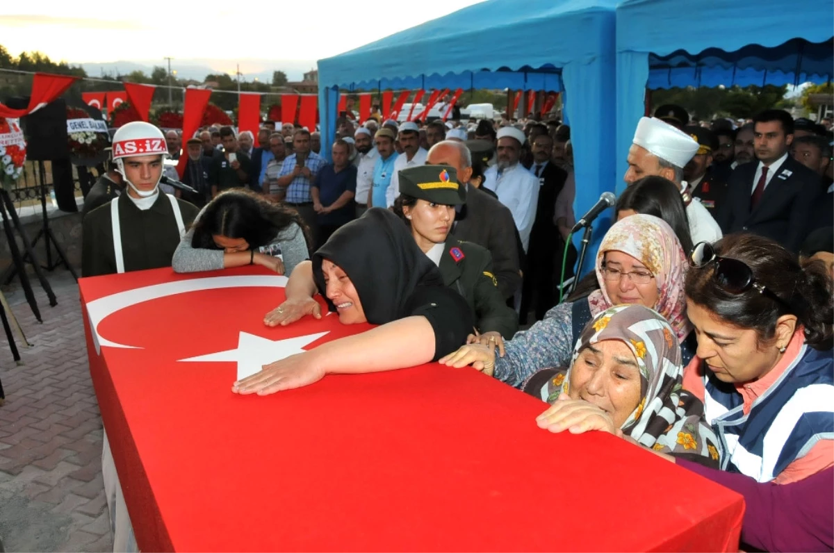 Hakkari Şehidine Veda