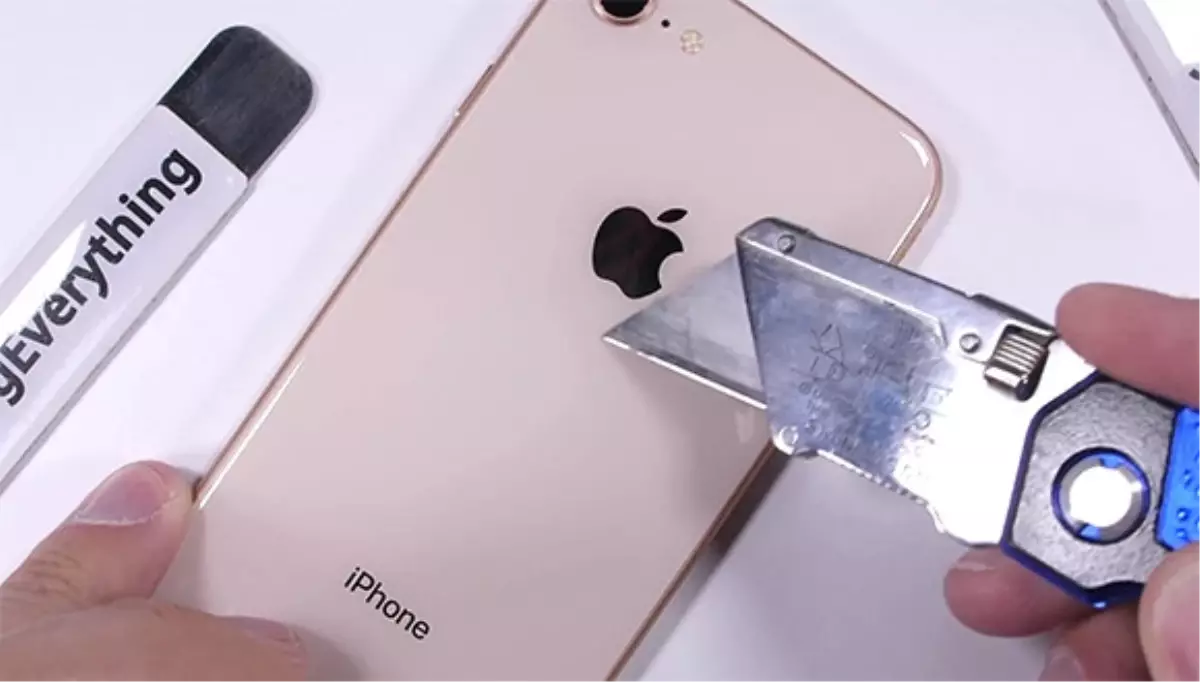 İphone 8\'in Başına Gelmeyen Kalmadı!