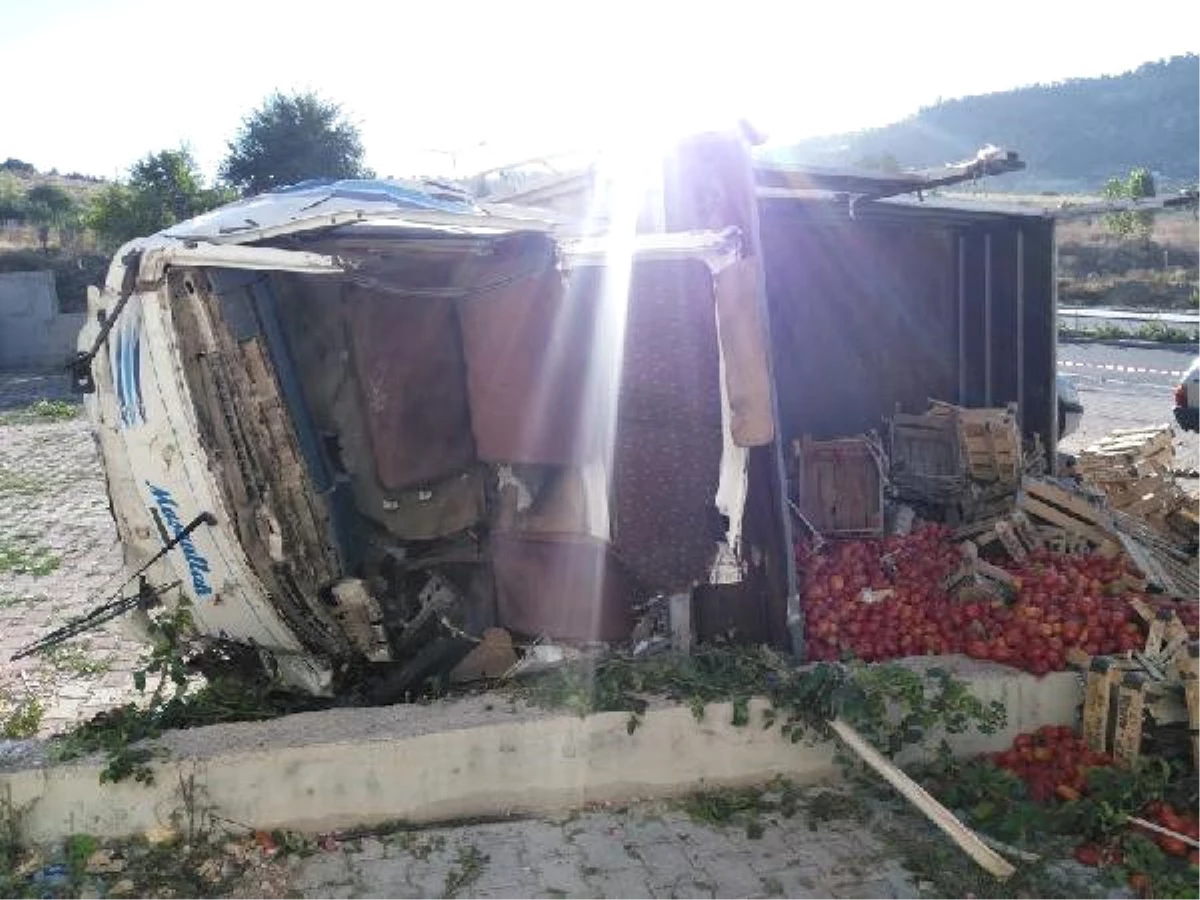 Konya\'da Kamyonet Devrildi: 2 Ölü, 2 Yaralı