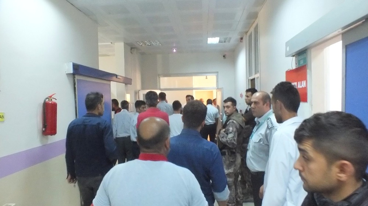 Malazgirt\'te Trafik Kazası: 1 Ölü, 3 Yaralı
