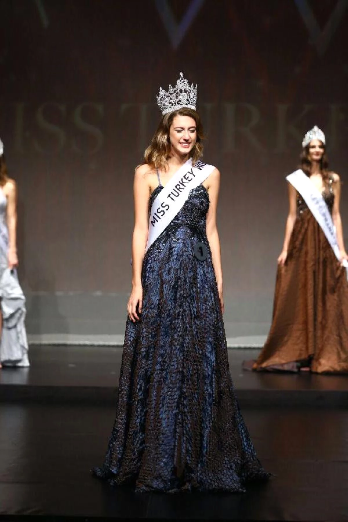 Miss Turkey 2017 Güzelinin Tacı "15 Temmuz" Paylaşımı Nedeniyle Geri Alındı