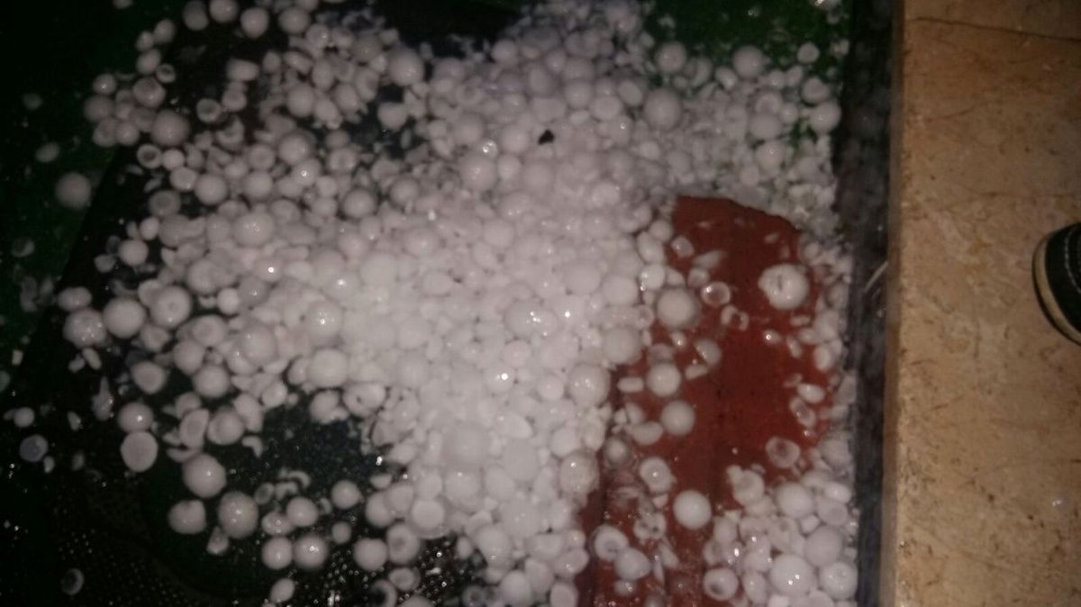 Sakarya\'da Ceviz Büyüklüğünde Dolu Yağdı