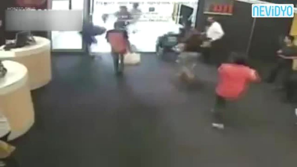 Sıra Beklerken Çileden Çıktı, Banka Şubesini Yaktı!