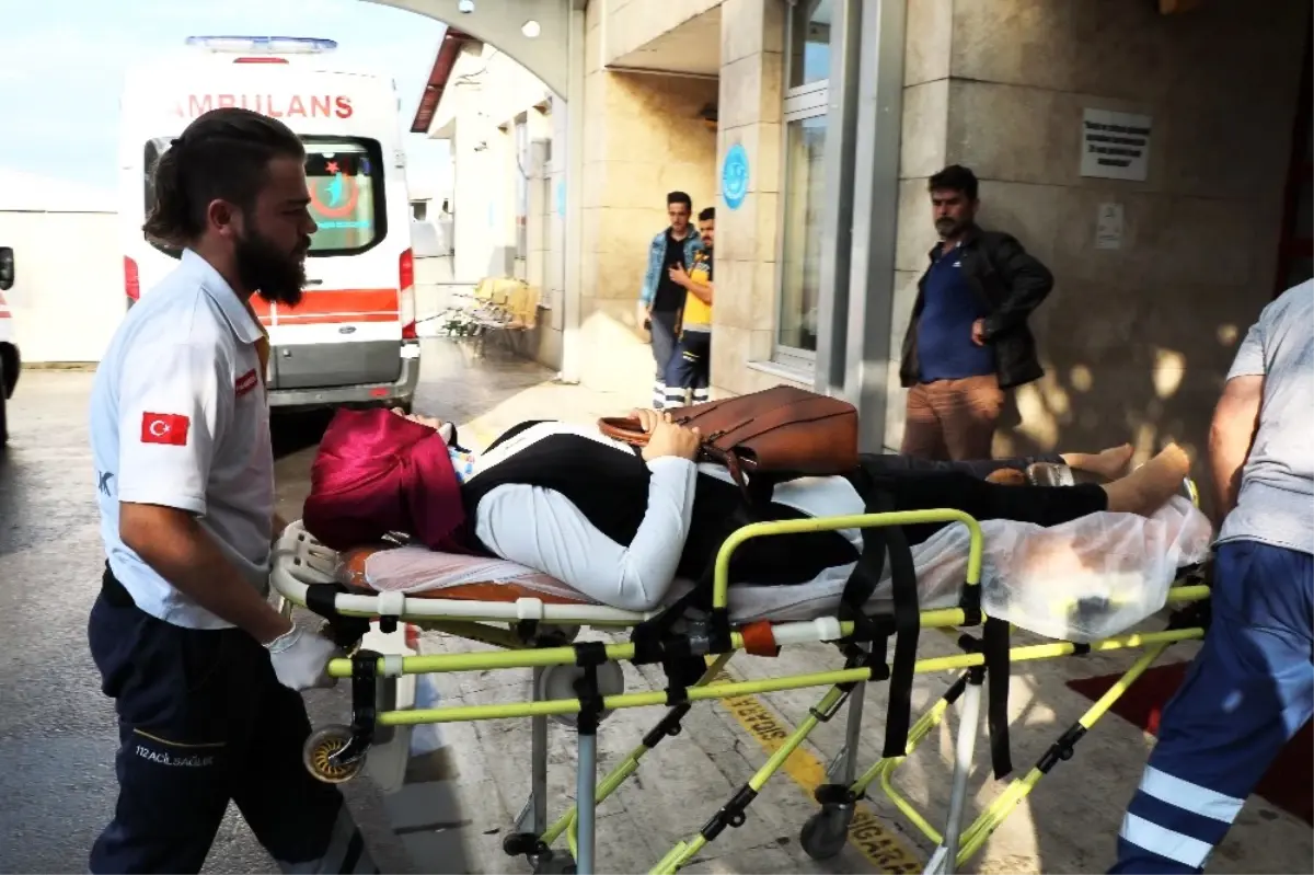 Yolun Karşısına Geçmek İsteyen Öğretmene Çarptı