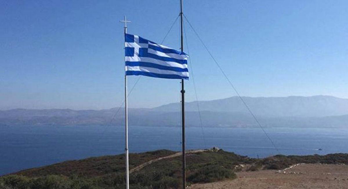 Yunanistan\'da Küçük Uçak Düştü
