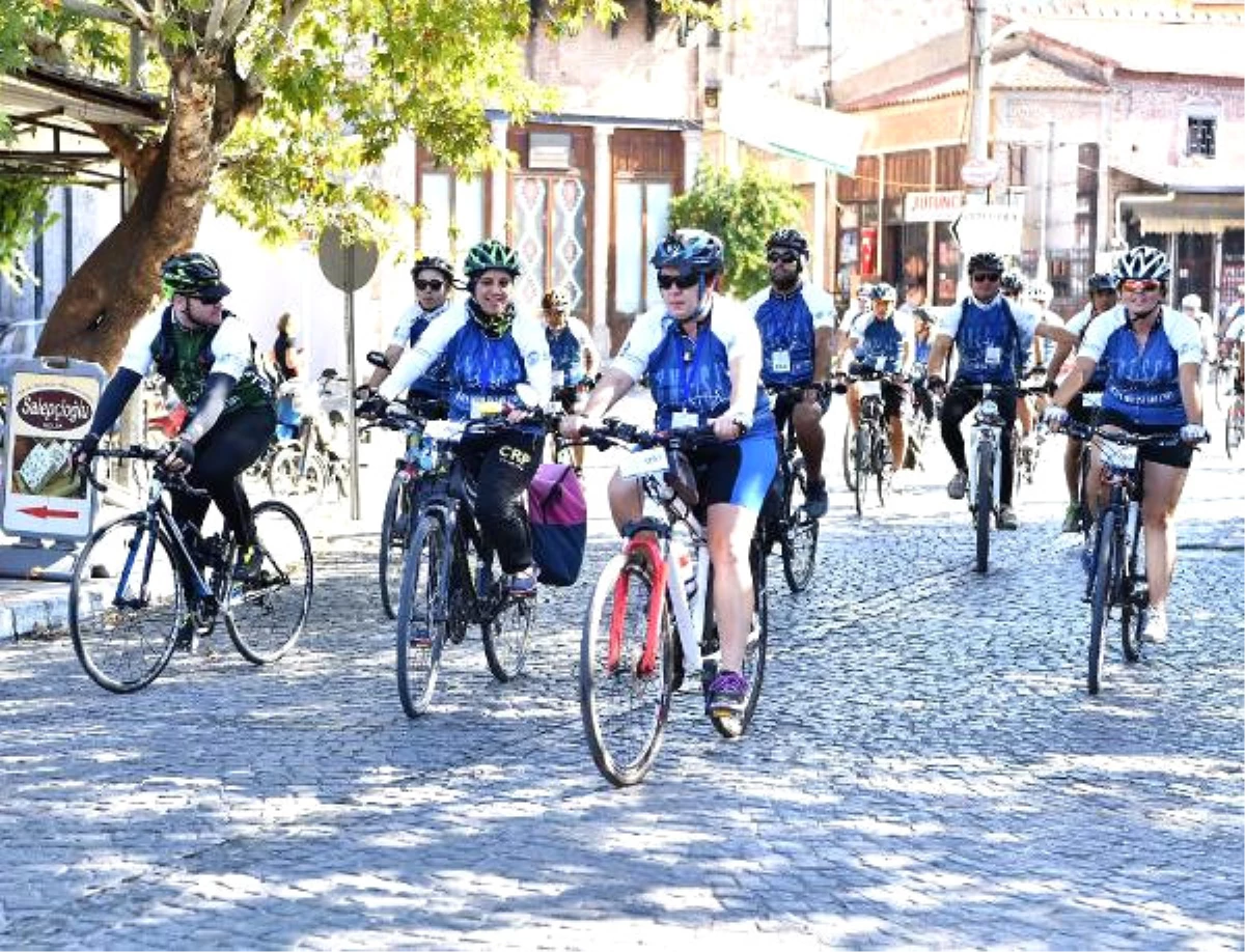 Bergama\'dan Efes\'e \'Dünya Mirası\' Yolunda Bisiklet Turu