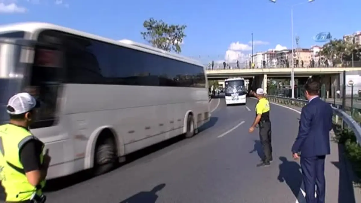 Beşiktaş Taraftarı Ülker Stadı\'na Geldi -1-