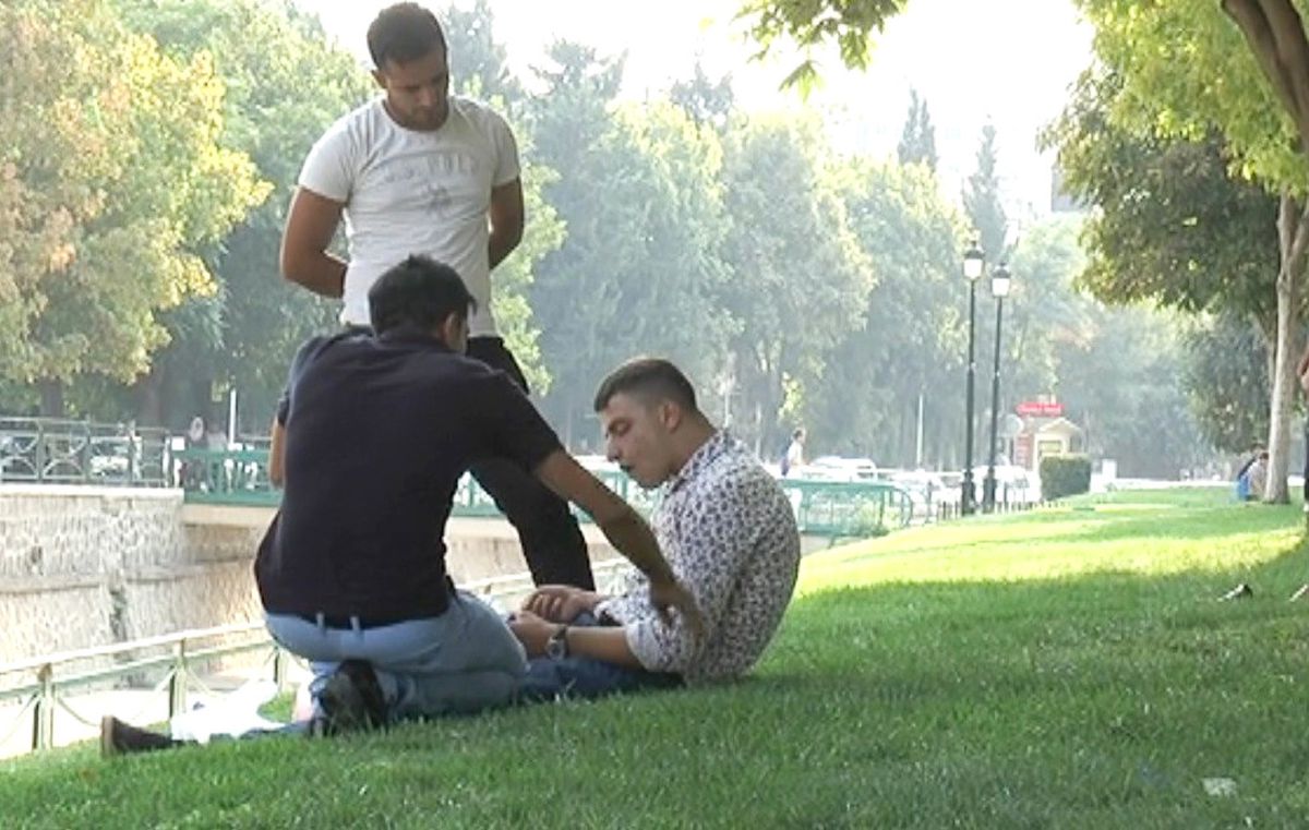 Bonzayi Çeken Genç Kendinden Geçti