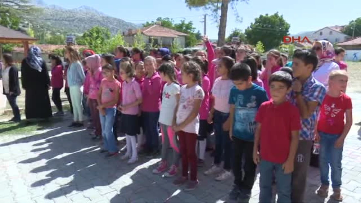 Burdur Köy Okulunda İlköğretim Haftası