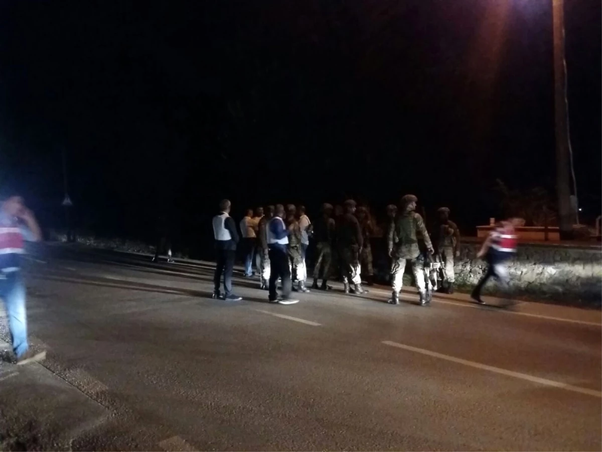 Bursa\'da 30 Ayrı Suçtan Aranan Sabıkalı Hırsız 2 Polis Memurunu Pompalı ile Yaraladı