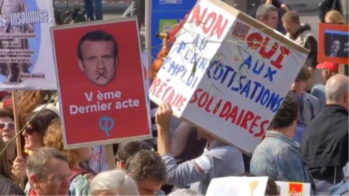 Fransa\'da Çalışma Yasası Protesto Edildi