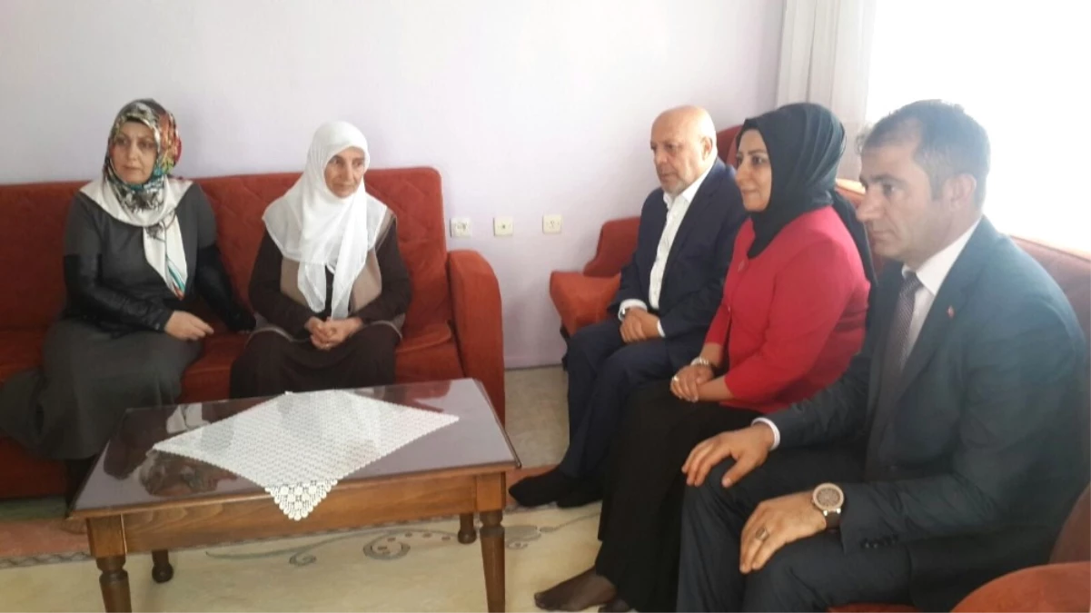 Hak-İş Konfederasyonu Genel Başkanı Arslan, Şehit Ailelerini Ziyaret Etti