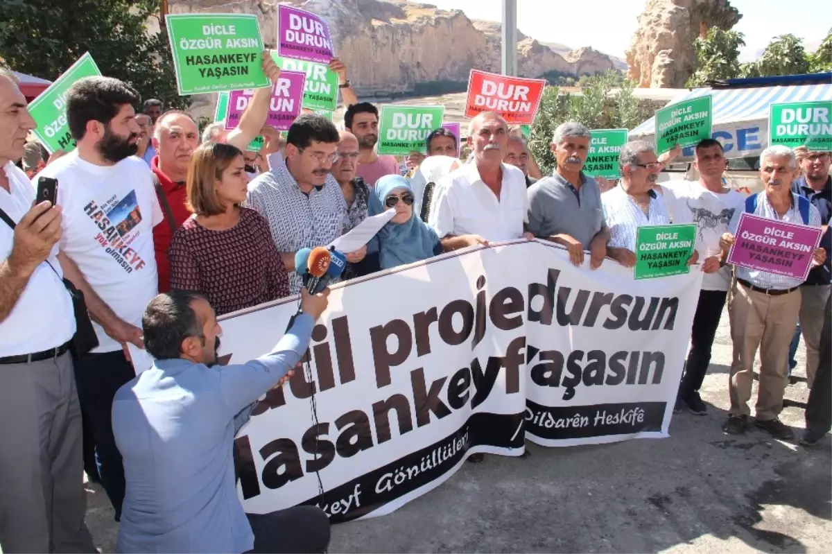 Hasankeyf\'te Baraj Protestosu