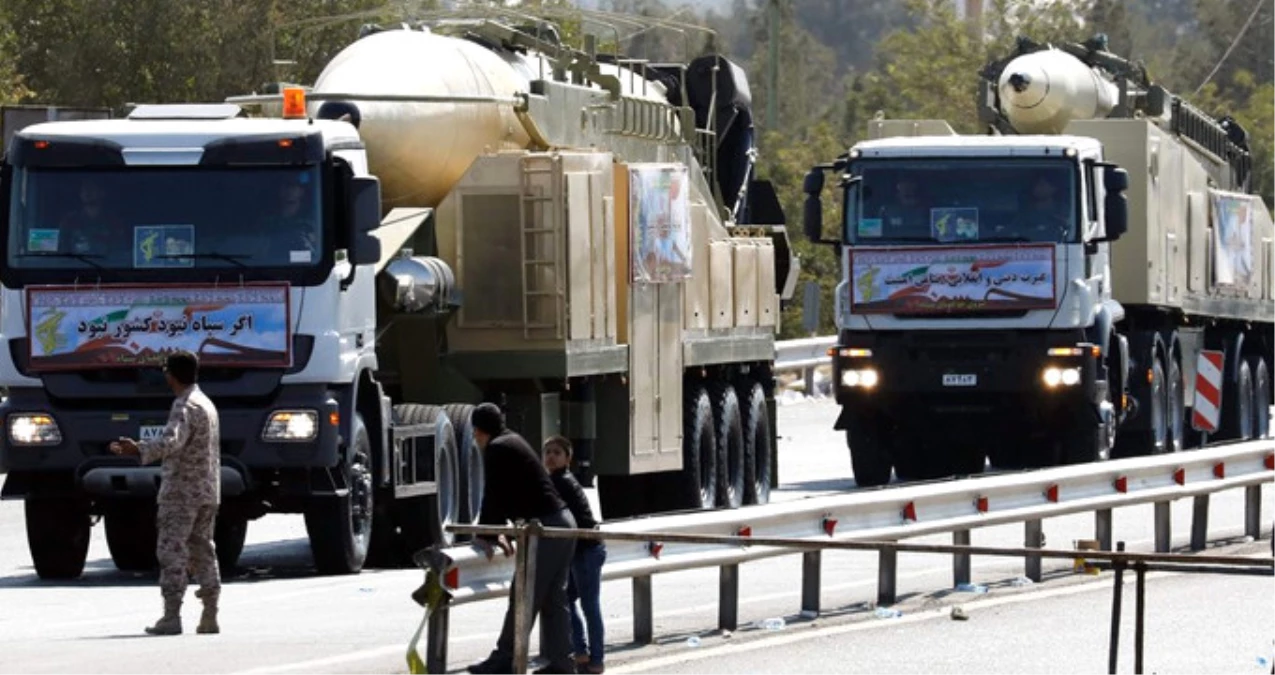 İran, Trump\'a Rağmen 2 Bin Kilometre Menzile Sahip Füzeyi Canlı Yayında Fırlattı!