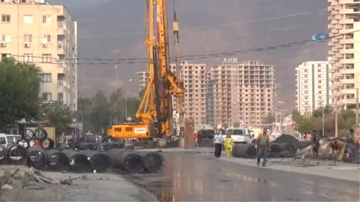 İskenderun\'un Yarım Asırlık Üst Geçidi Söküldü