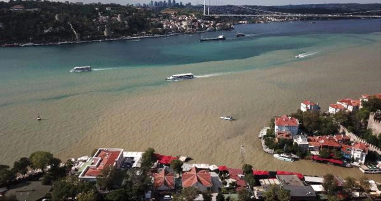 İstanbul Boğazı\'ndaki Çamur Görüntüsünün Ardından Deprem Söylentisi Yayıldı