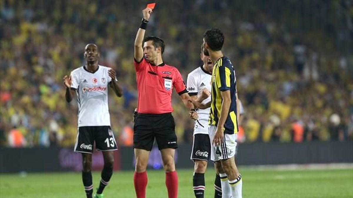 Kadıköy\'de Kırmızı Gece Açıklaması