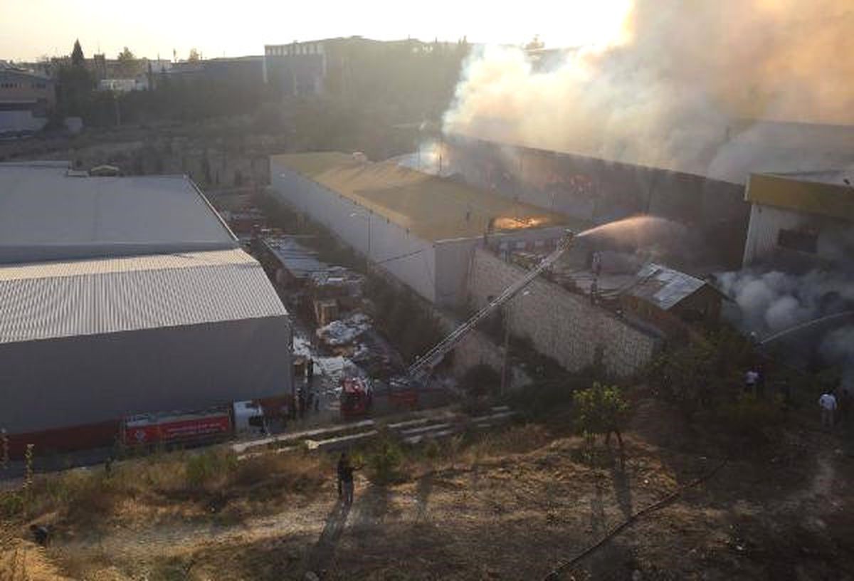 Mersin\'de Karton Fabrikasında Yangın