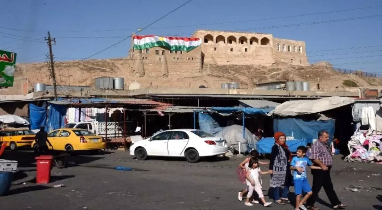 Referandum Öncesi Kerkük\'e Kürdistan Bayrağı Asıldı