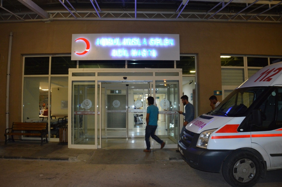 Tavuk-dönerden Zehirlenen 18 Kişi Hastaneye Kaldırıldı