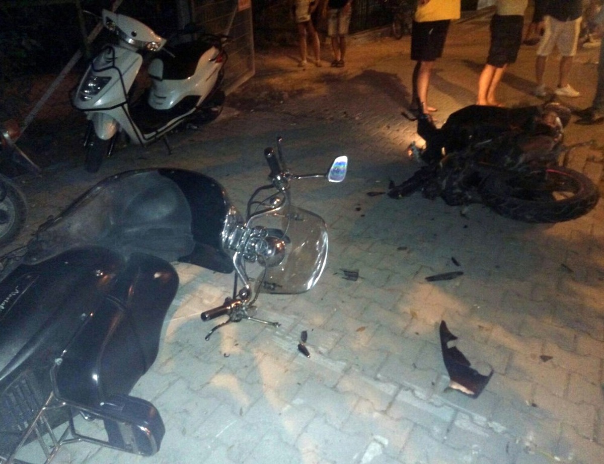 Otomobil Önce Motosiklete Sonra Turist Çifte Çarptı: 1 Ölü, 2 Yaralı