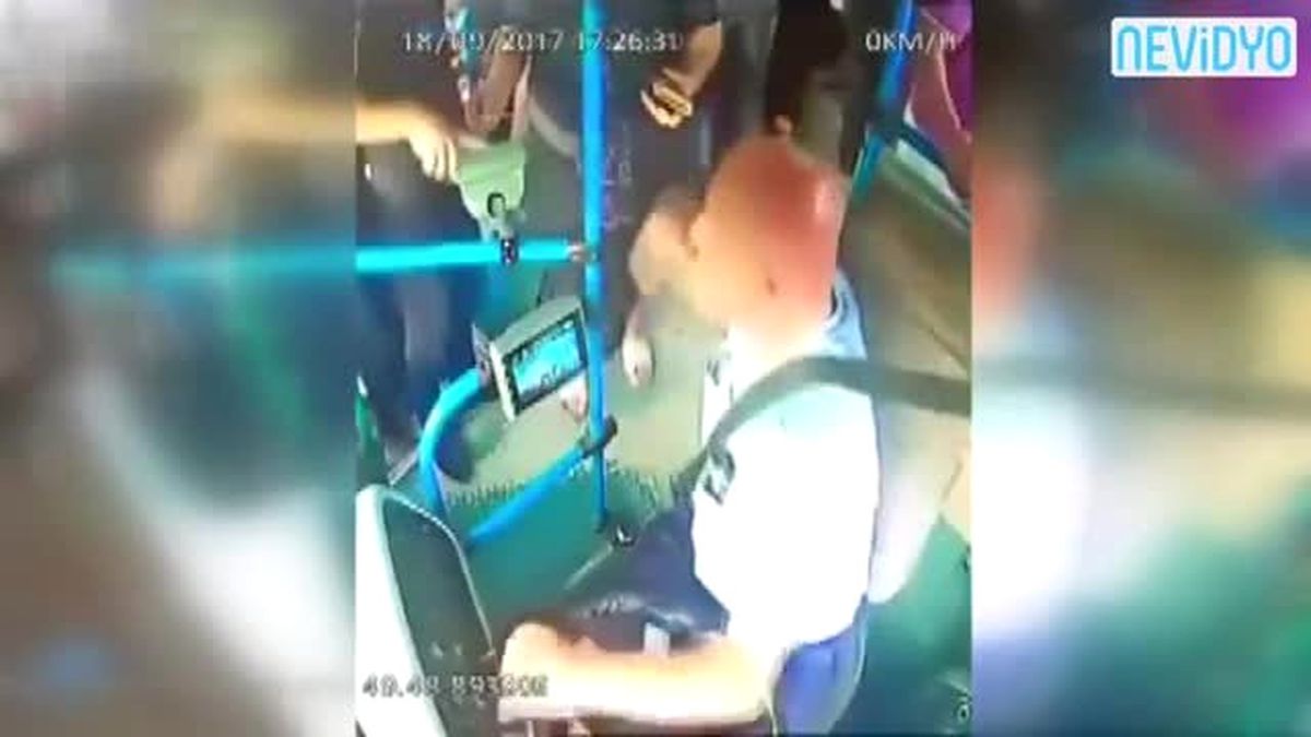 Annesine Kızan Otobüs Şoförüne Saldırdı