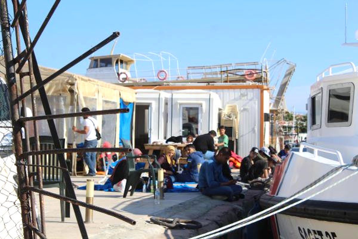 Ayvalık\'ta Denizde Toplam 126 Suriyeli Kaçak Yakalandı