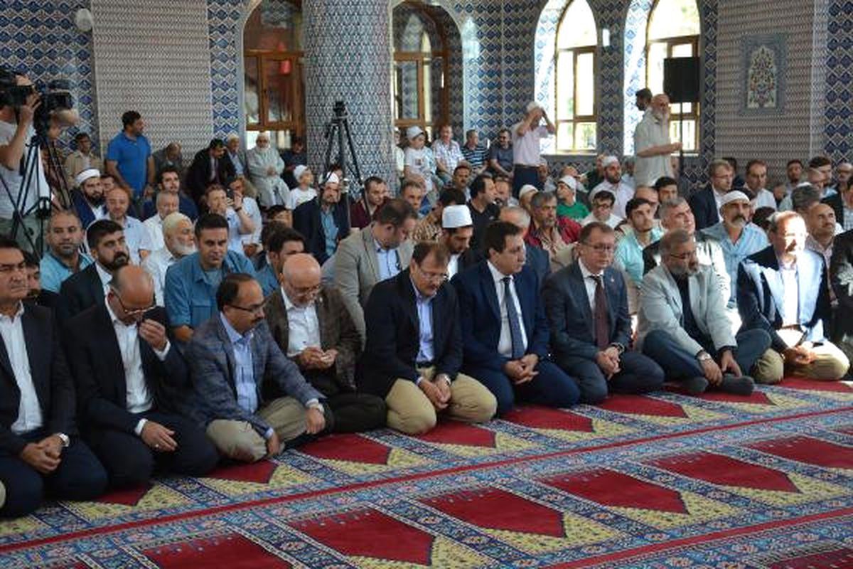 Başbakan Yardımcısı Hakan Çavuşoğlu, Hafız Çocuklara Sertifikalarını Verdi