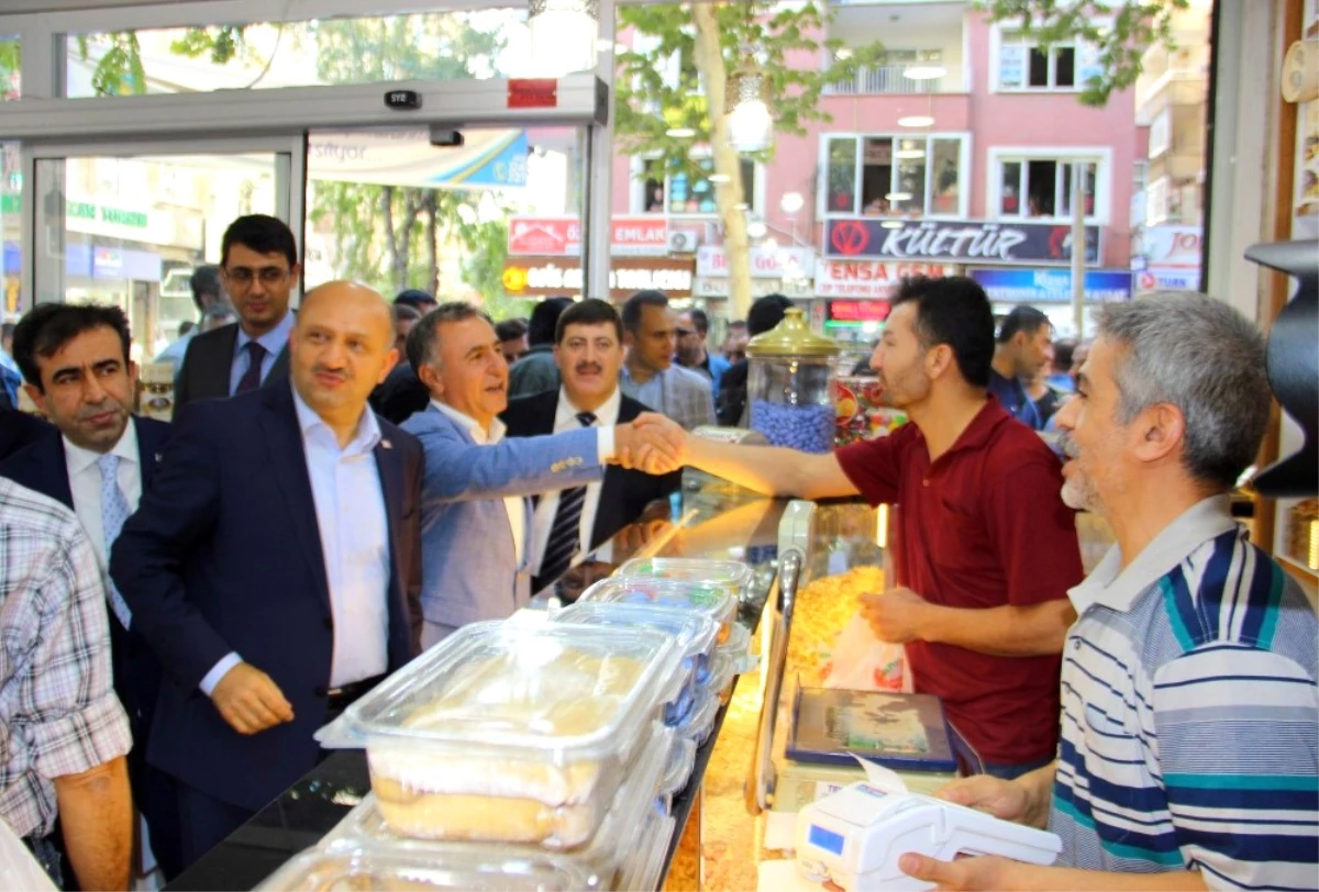 Başbakan Yardımcısı Işık, Diyarbakır\'da Esnafı Ziyaret Etti