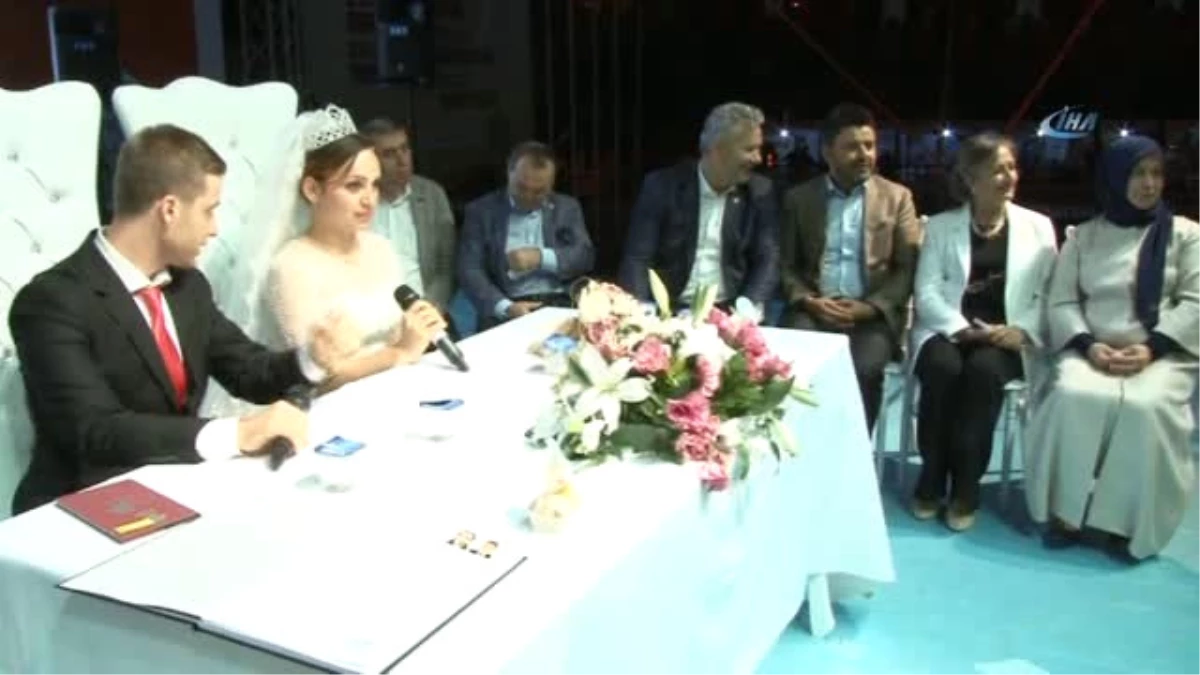 Beykoz\'da Toplu Nikah Töreniyle 20 Çift Dünya Evine Girdi