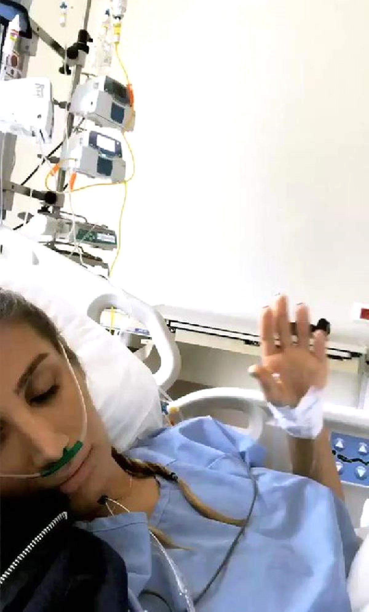 Ek Bilgilerle // İrem Derici\'den Yoğun Bakımda Paylaşım