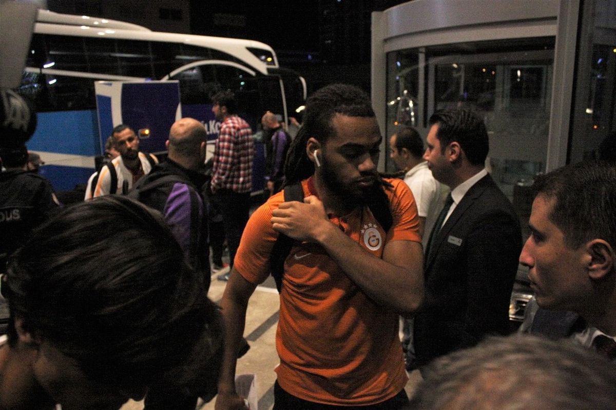 Galatasaray Kafilesi Bursa\'ya Geldi